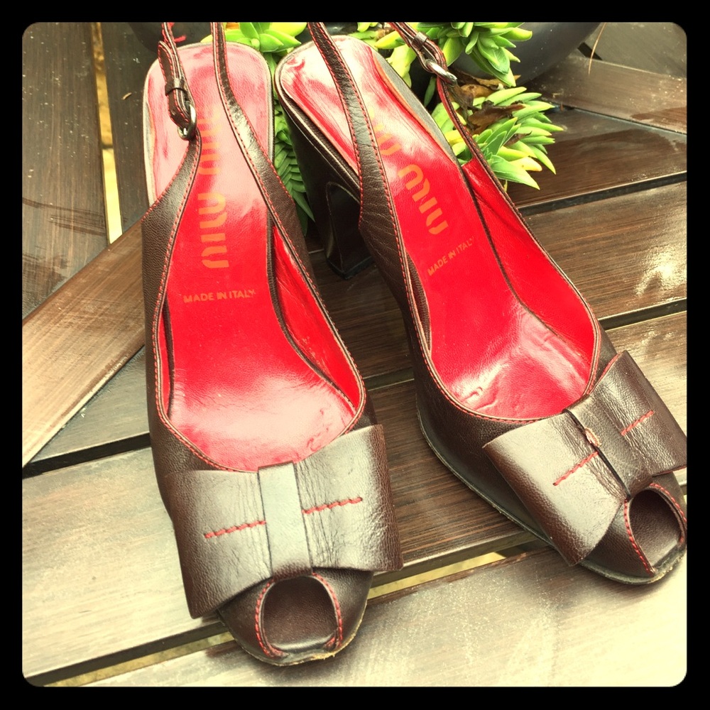 Vintage Miu Miu heels, brown/red w chic bow & peep toe